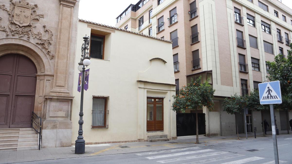 Fachada del claustro de El Carmen a la calle Nogalte.