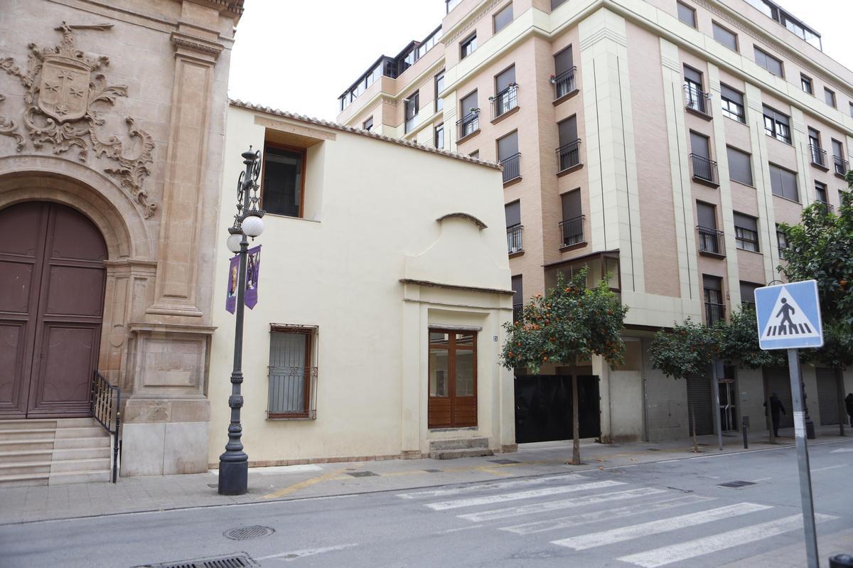 Fachada del claustro de El Carmen a la calle Nogalte.