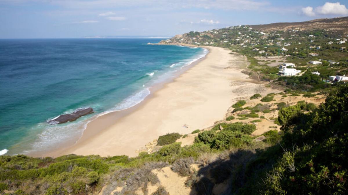 Playas andaluzas pueden retroceder hasta 46 metros en 2100, alerta el Gobierno