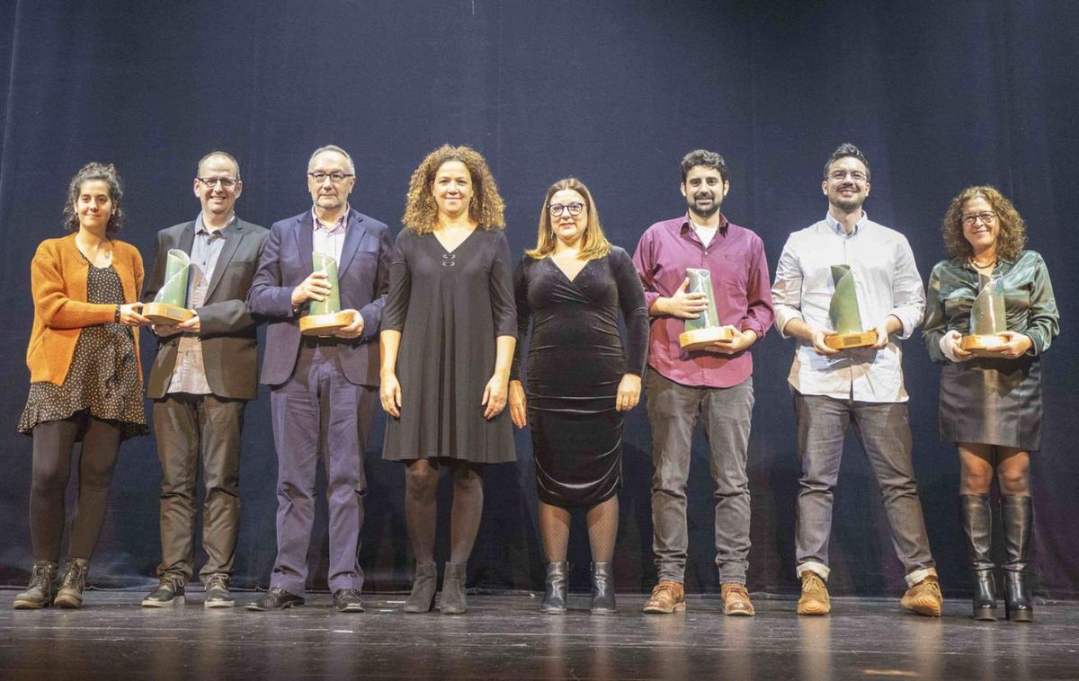 Catalina Cladera y Bel Busquets junto a todos los agraciados. | GUILLEM BOSCH