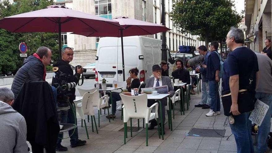 Rodaje de la película &quot;El último invierno&quot; de Julio de la Fuente, en la calle Arquitecto Reguera de Oviedo.