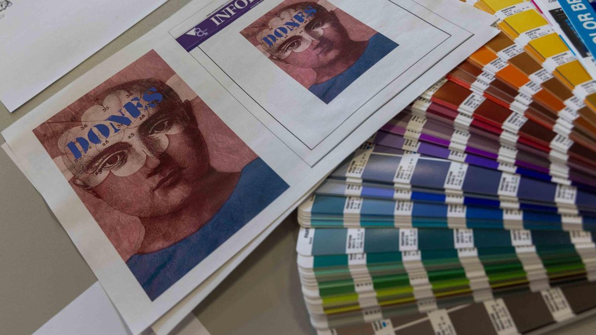El talento de los estudiantes de la UMH de Bellas Artes en Altea ilustra las páginas especiales de INFORMACIÓN y reivindica el papel de la mujer en la sociedad: Así se hizo