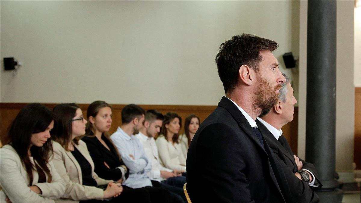 aguasch34120635 barcelona s argentine soccer player lionel messi  sits in co190124104357