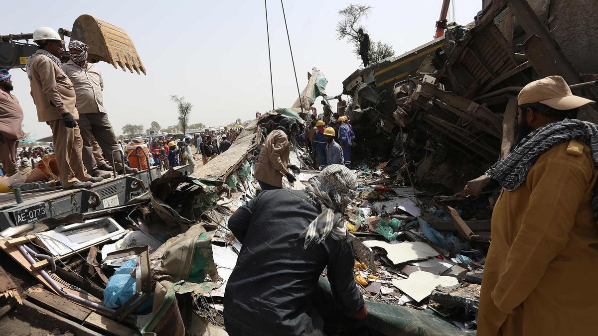 accidente de trenes en pakistán