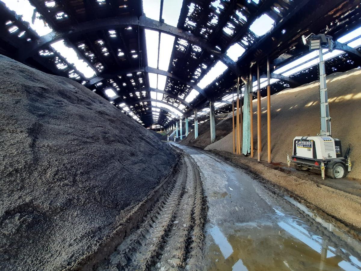 Estado en el que quedó el interior de la nave de Pontesa en una imagen de ayer mismo.