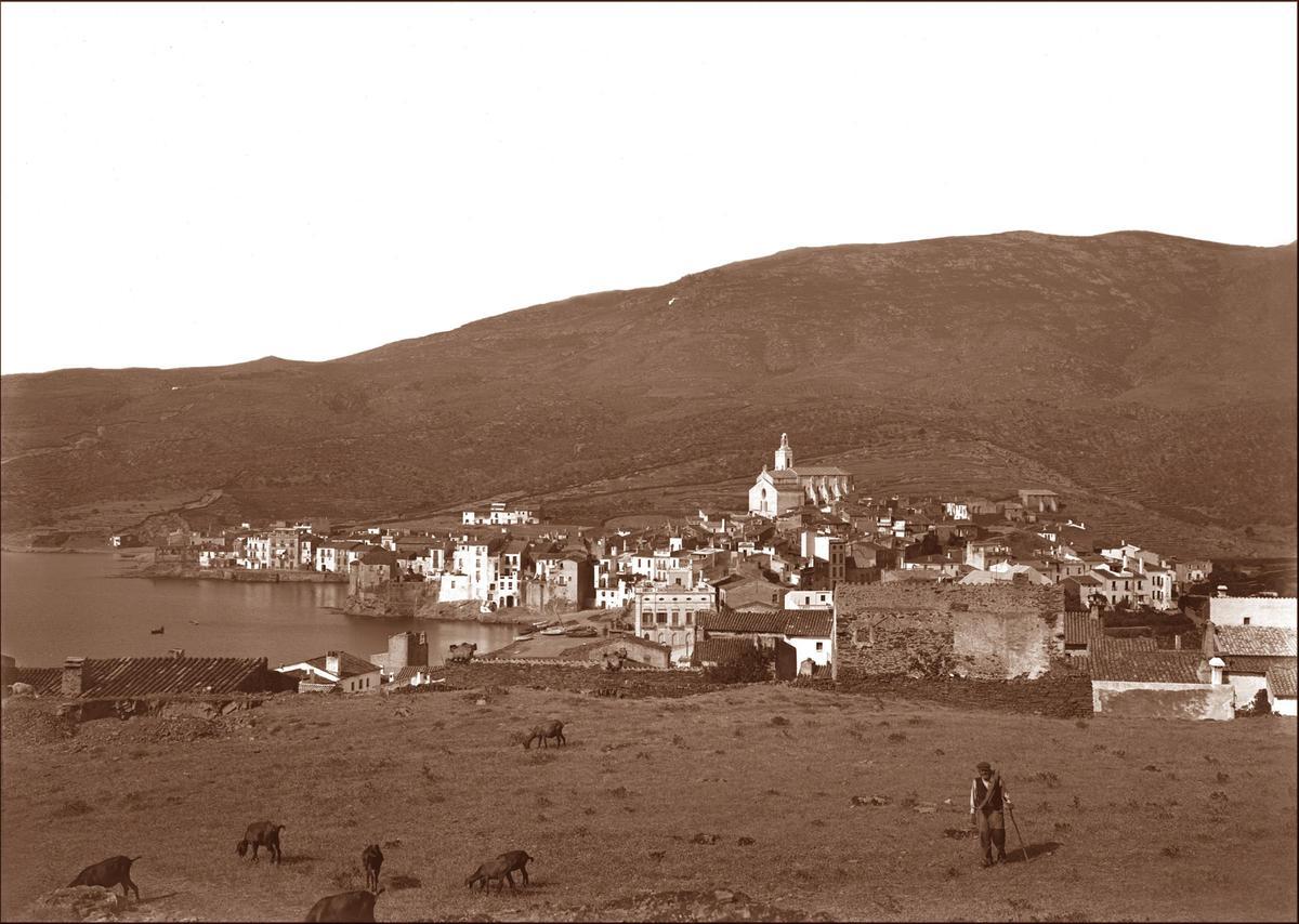 Cadaqués, des de la Torre de les Creus, amb es Corral de la Gala, a la dreta (1903).