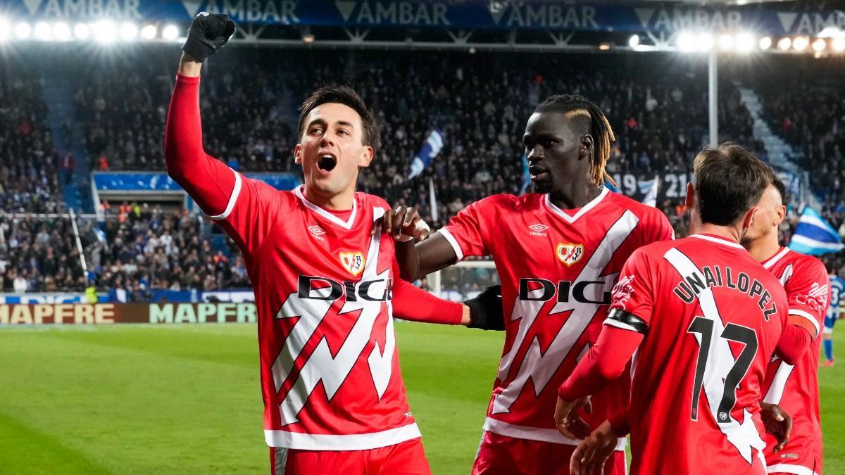El centrocampista del Rayo Vallecano Pedro Díaz celebra su gol contra el Alavés
