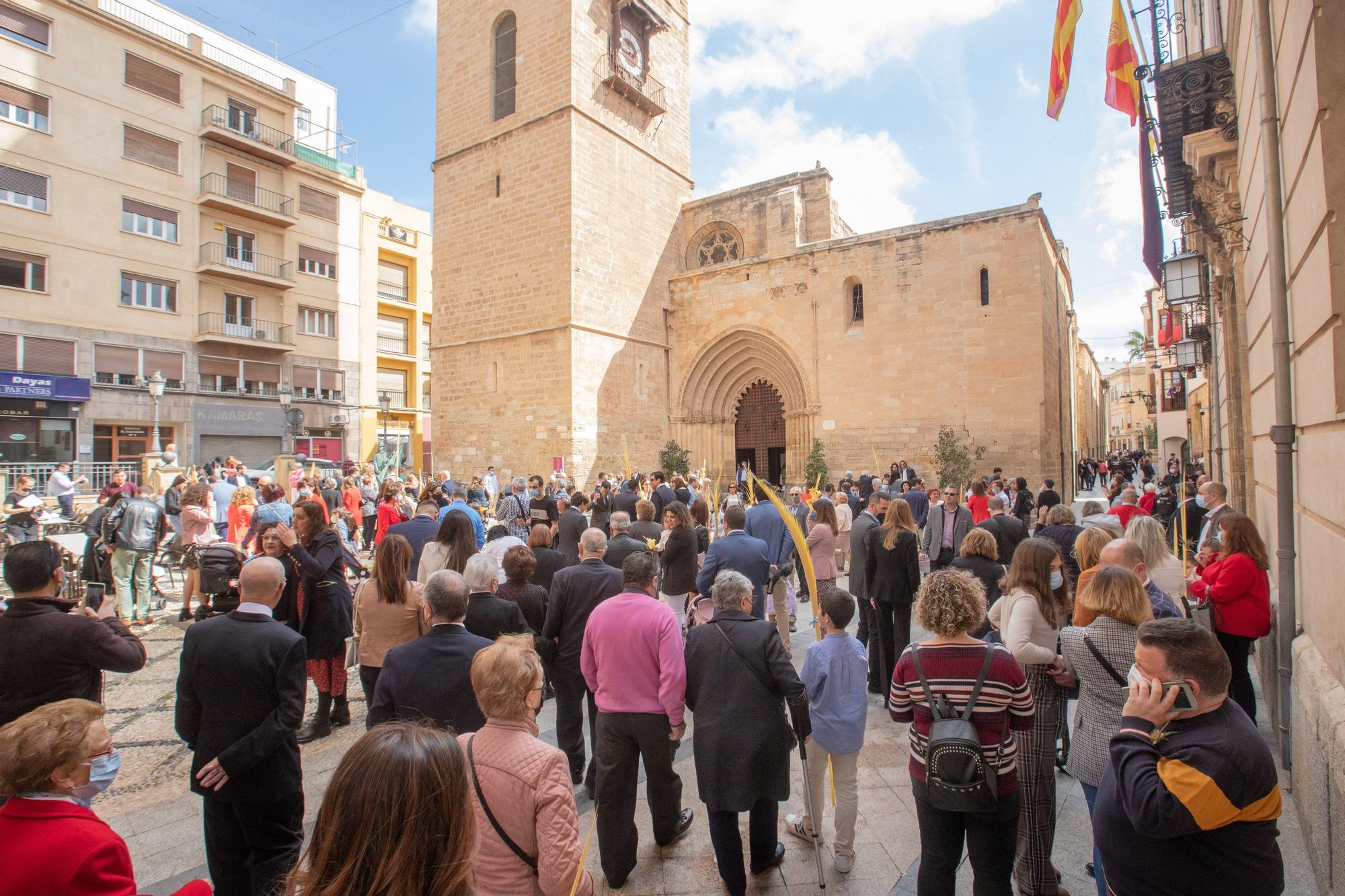 El obispo Munilla preside la procesión de las Palmas en Orihuela