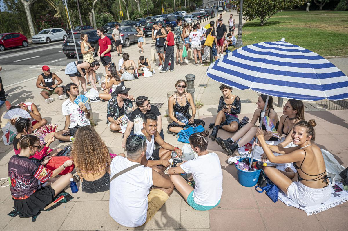 La cola, cuatro horas antes del concierto.