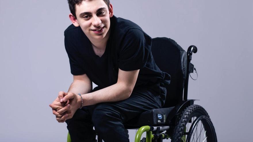 «Em sento un extraterrestre, la societat amaga les persones amb discapacitat»