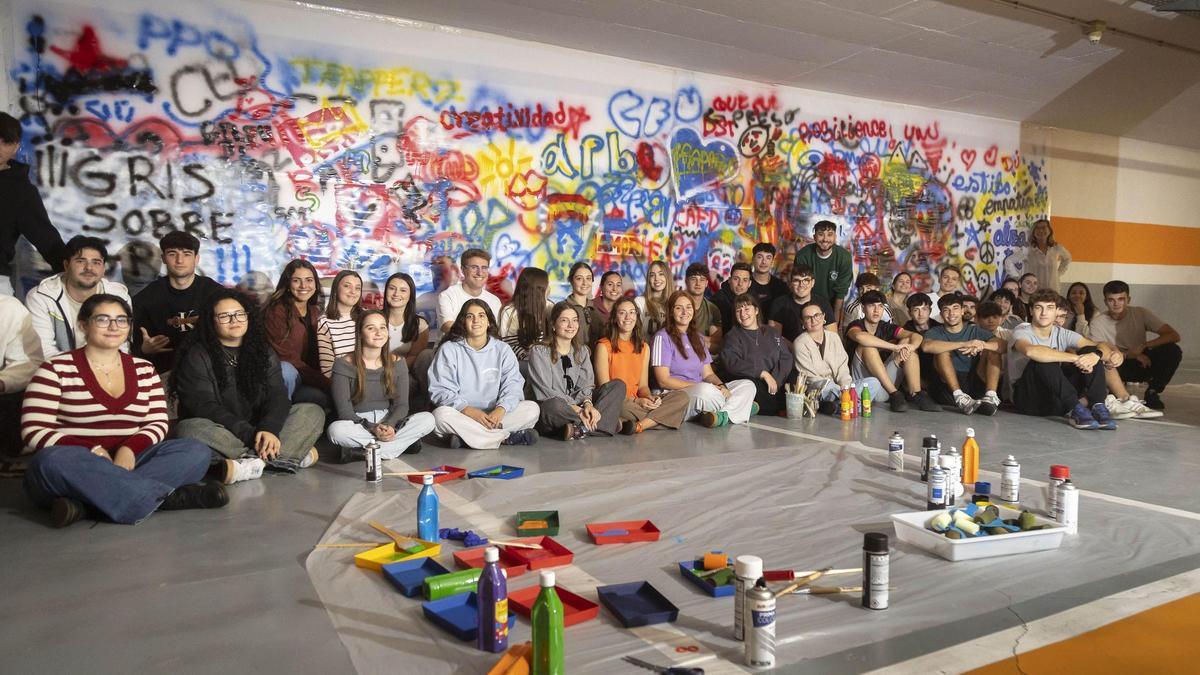 Los estudiantes elaboraron un mural colectivo, a partir de las reflexiones planteadas en uno de los seminarios.