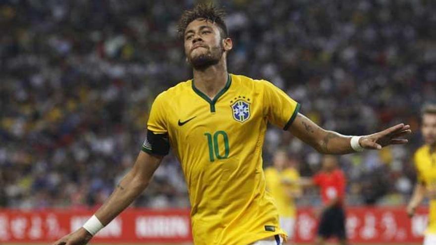 Neymar celebra uno de sus goles ante Japón.