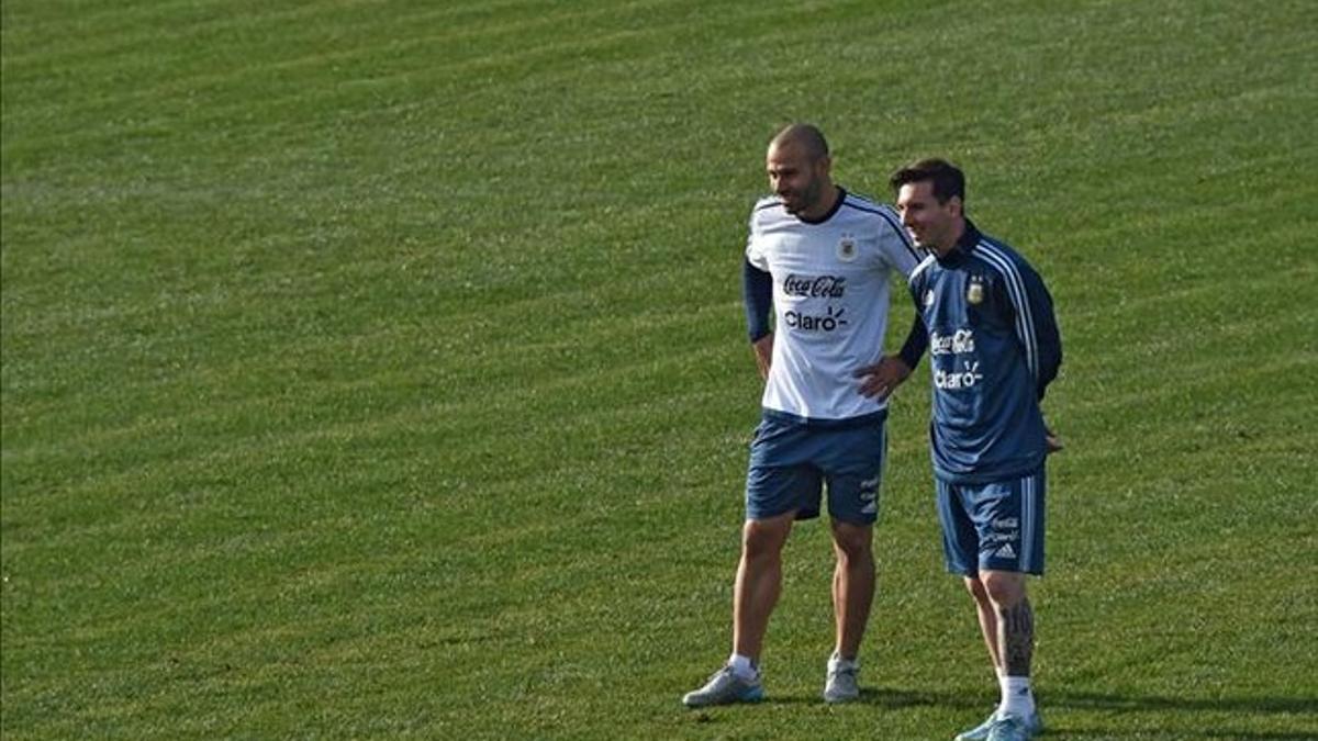 Mascherano y Messi en la concentración de Argentina