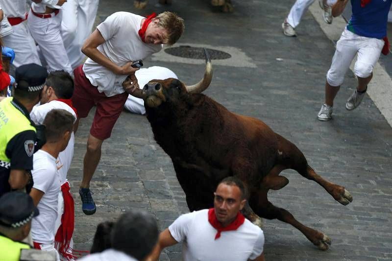 Fotogalería: 6º encierro de los Sanfermines 2013