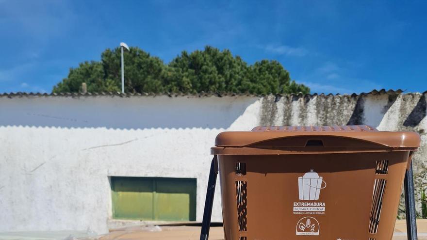 Moraleja enseña el uso correcto del quinto contenedor de residuos orgánicos, de color marrón