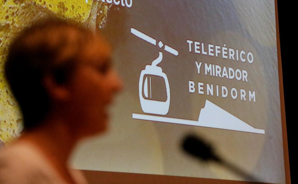 Multitudinaria presentación del teleférico proyectado sobre Benidorm