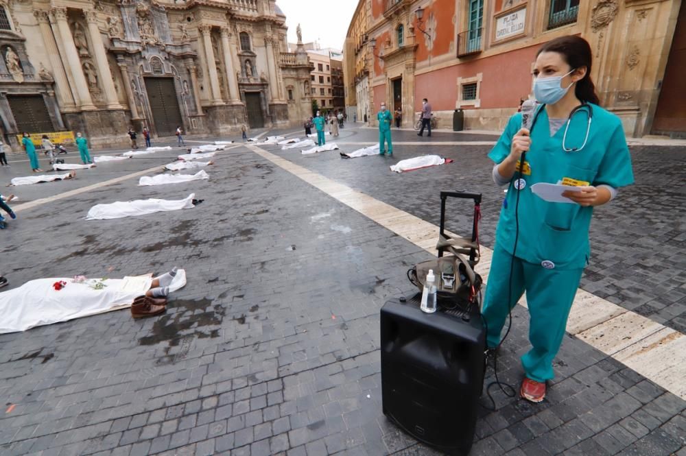 Las 'victimas' de la crisis climática, exhibidas en Murcia