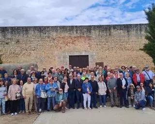 Más de cien jubilados de UGT de Ávila conocen el patrimonio y la gastronomía de Toro