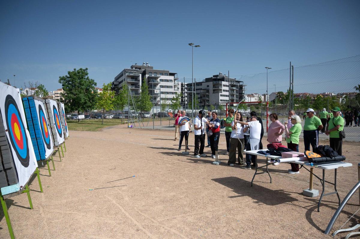 Fotogalería | Una jornada de deporte para los mayores de Badajoz