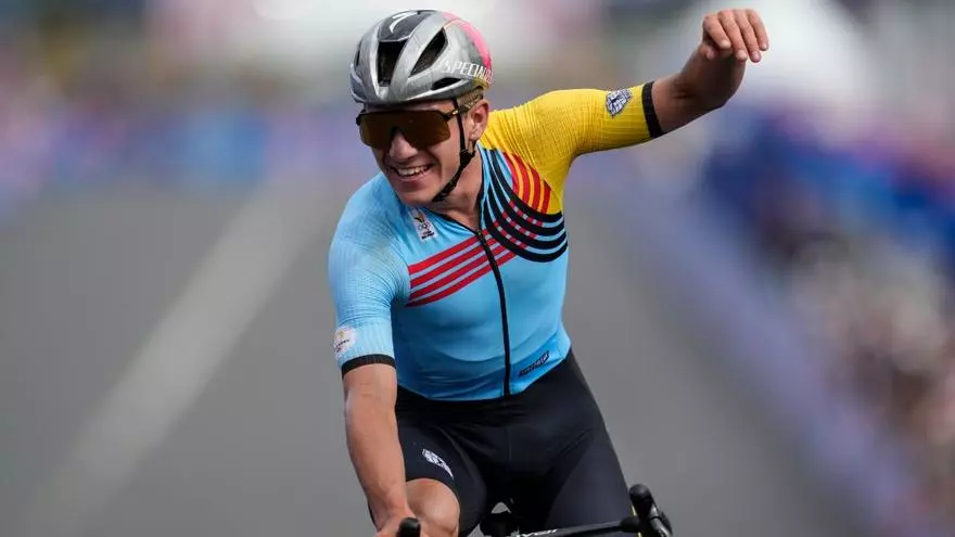 Remco Evenepeol toma la palabra tras confirmarse su rotura de clavícula