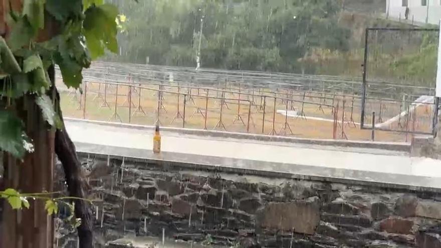 Chaparrón en Cangas del Narcea el día de la descarga