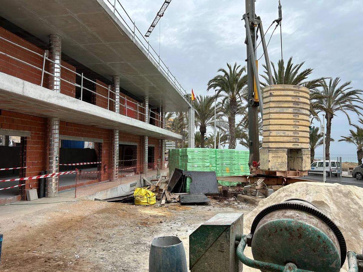 La obra costará 1,6 millones de euros para abrir un edificio de dos plantas como centro social en Arenales