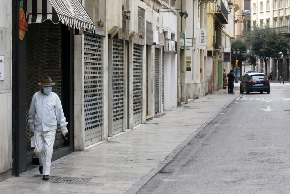 Calles vacías e inhóspitas en lo que era un Centro de Málaga bullicioso y lleno de actividad.