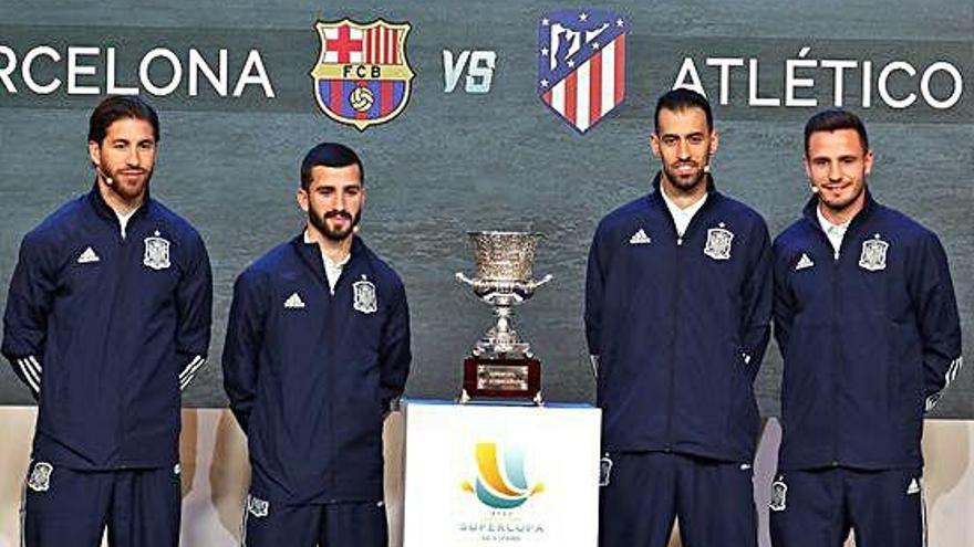 Sergio Ramos, José Luis Gayá, Sergio Busquets i Saul Ñíguez, al final del sorteig.