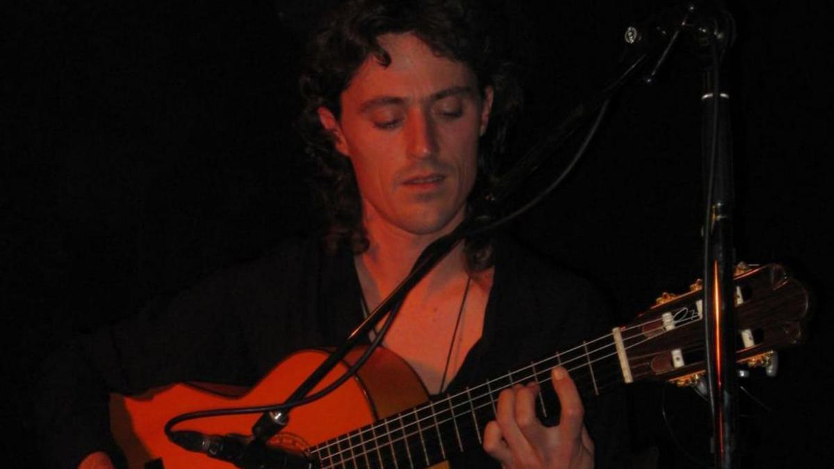 El guitarrista Sam Ballester