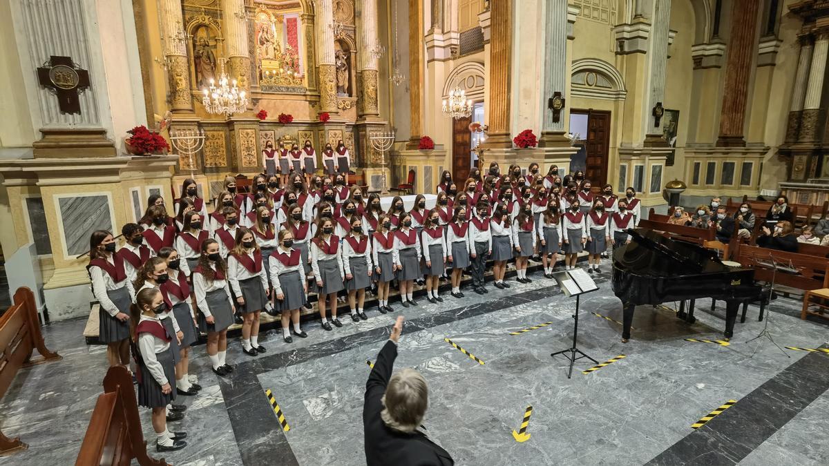 Los Pequeños Cantores, en una actuación.