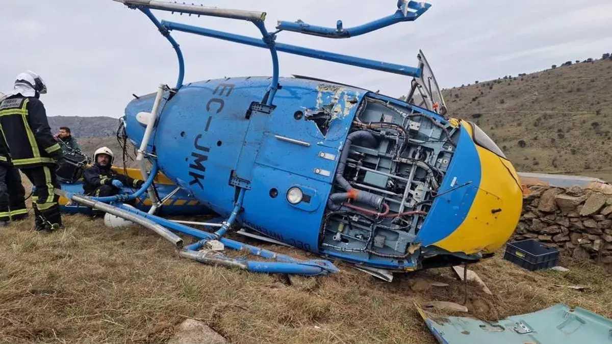 L'helicòpter de la DGT, després d'accidentar-se.