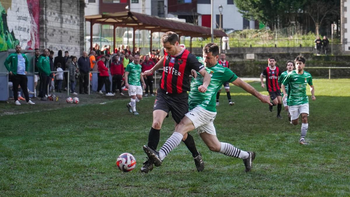 Un instante del partido de La Espina contra el Belmonte.