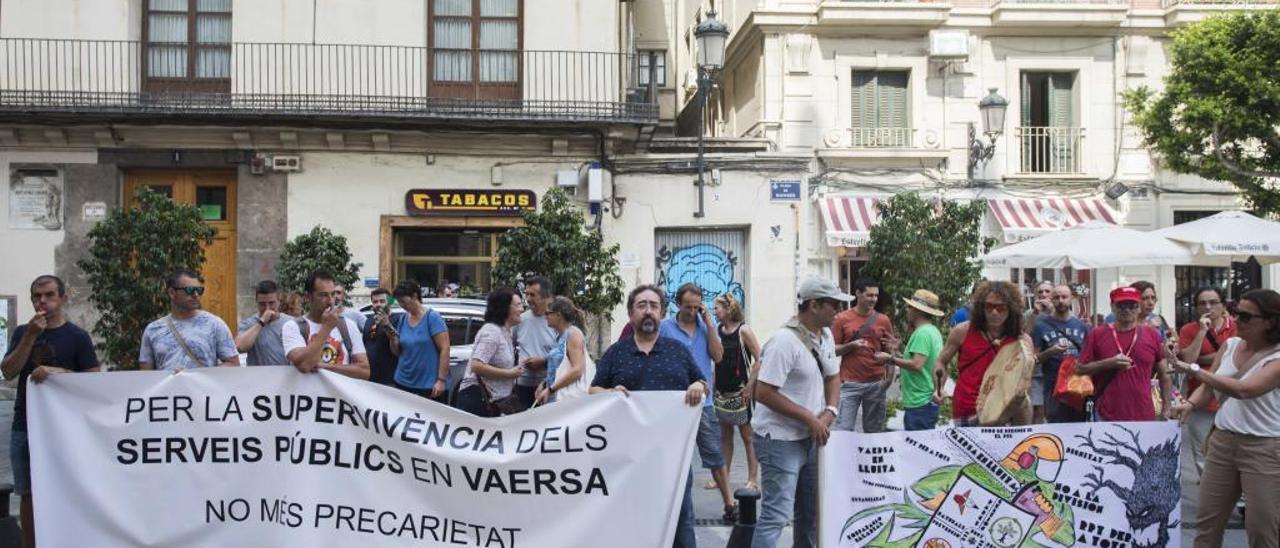 Protesta de trabajadores de Vaersa ante el Palau de la Generalitat en 2018.