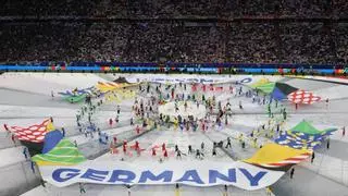 La ceremonia inaugural de la Eurocopa: luz, color, música y el recuerdo a Beckenbauer