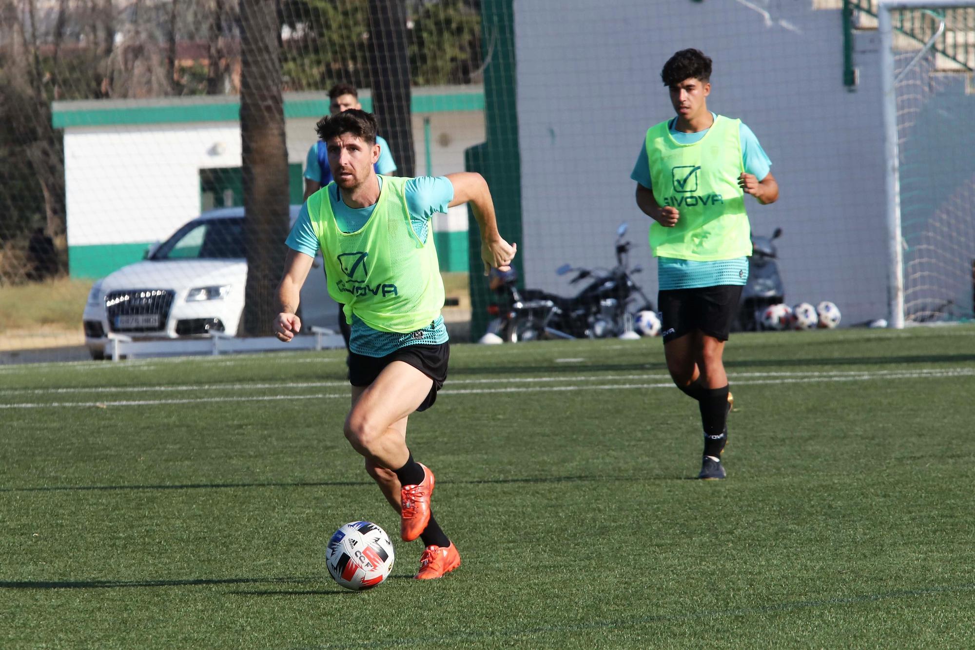 El Córdoba CF se pone a prueba sobre el césped artificial