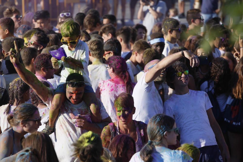 Festa «holi»a la Bisbal d'Empordà