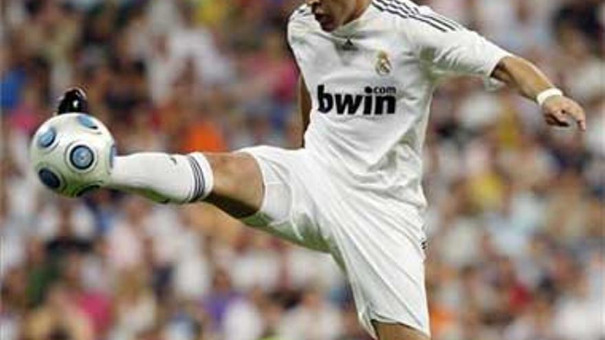 Benzema exhibe talento en un Madrid de rachas