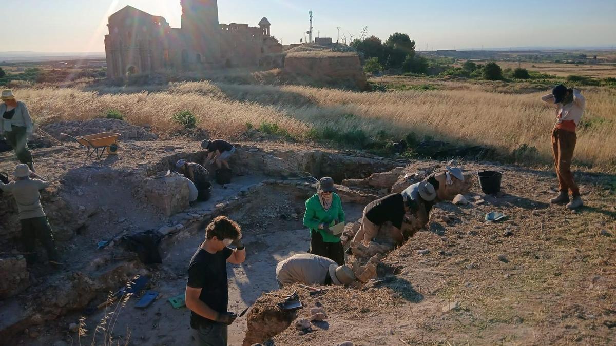 Belchite sigue desentrañando una de las sinagogas medievales más singulares de Europa: "La meta es reconstruir el trazado urbano del Belchite medieval"
