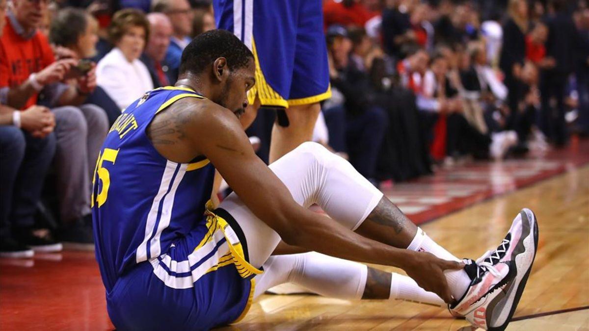 Kevin Durant se lesionó en la quinta final