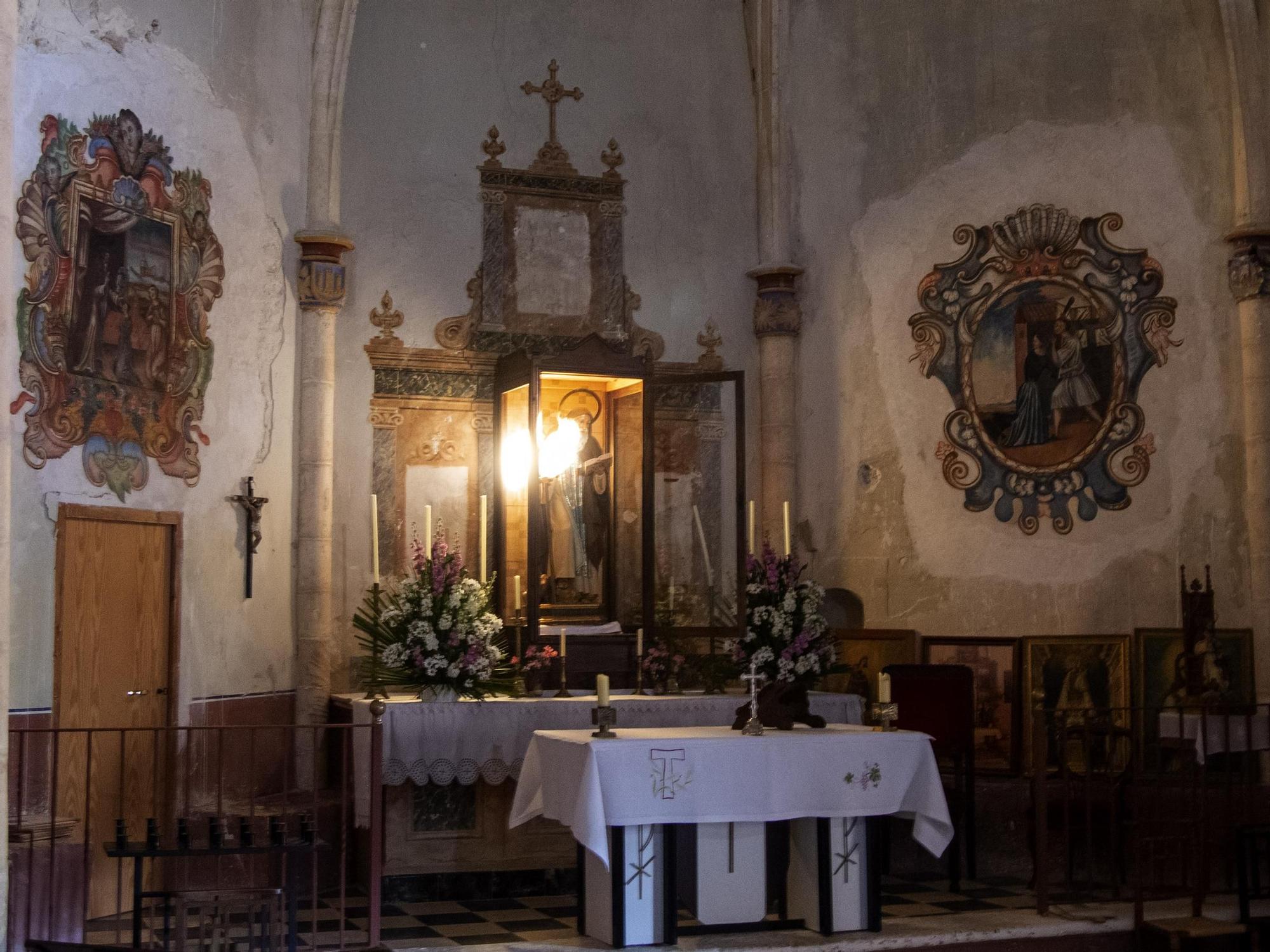 El sol vuelve a iluminar la imagen de Sant Antonio en la ermita de Bocairent