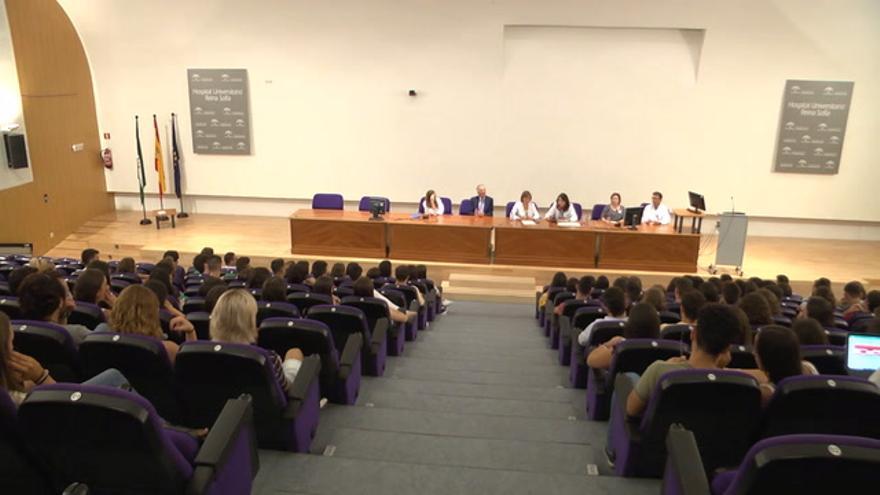 Bienvenida a los nuevos estudiantes de medicina en el Reina Sofía