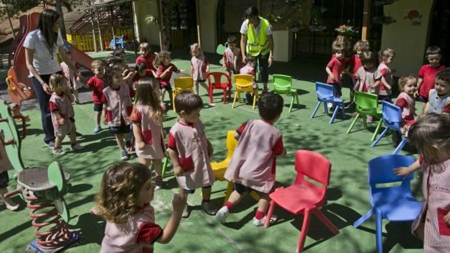 Los pequeños dedican un día a la semana a los «patios dinámicos».