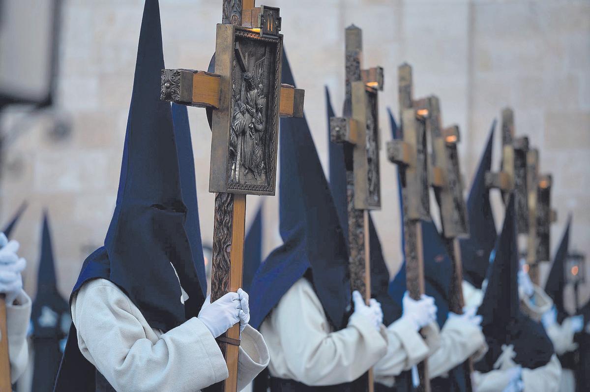 Estaciones del Via Crucis en la procesión del Martes Santo.