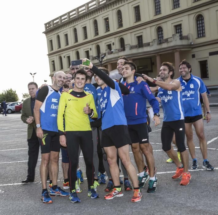 Javier Gómez Noya entrenando en el Centro Asturiano de Oviedo