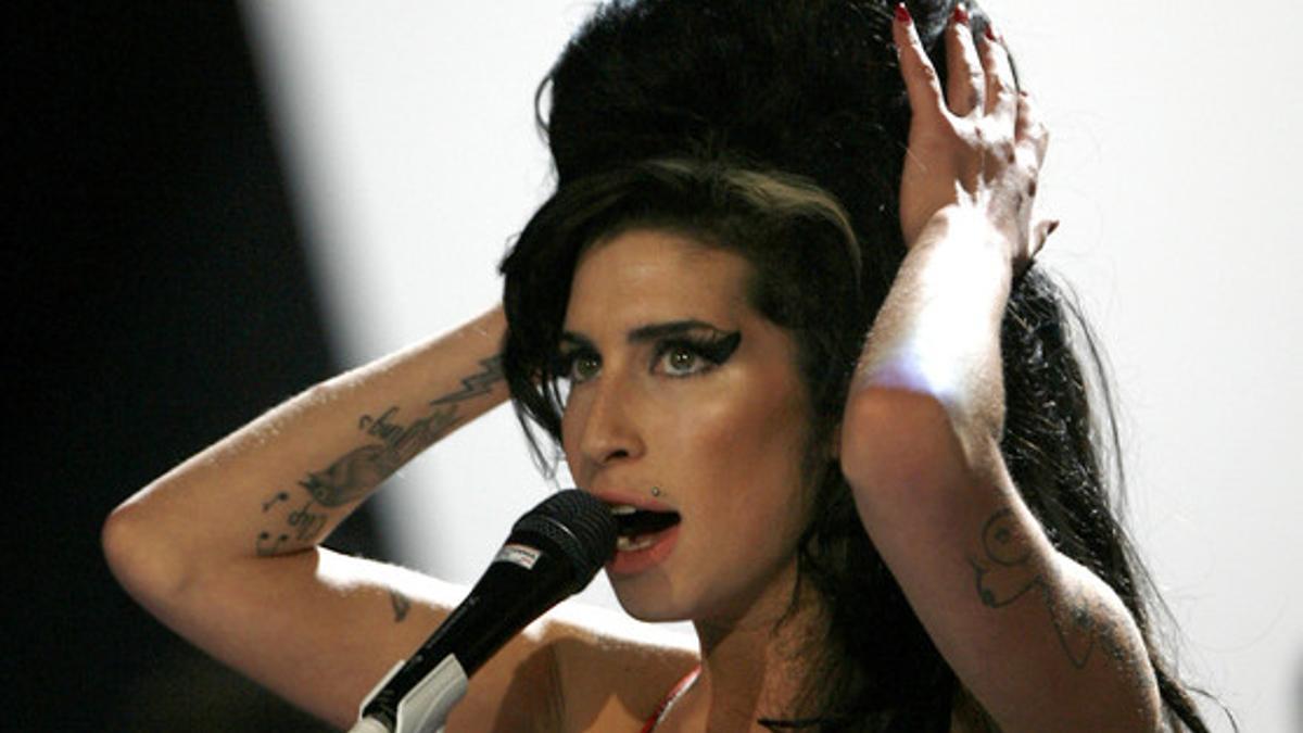 Amy Winehouse, durante una actuación en los Brit Awards, el 2007.