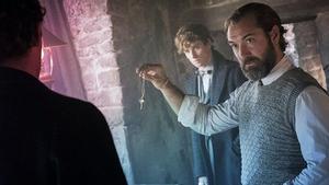 Jude Law y Eddie Redmayne, en un fotograma de ’Animales fantásticos: Los secretos de Dumbledore’