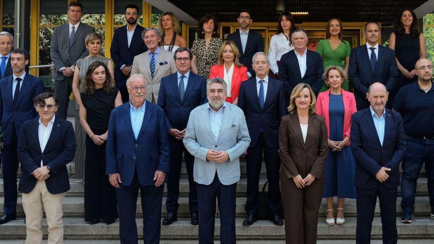 Gobierno y Louzán equiparan a Vigo y Valencia en la lucha por el Mundial 2030