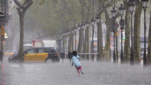 zentauroepp34780400 barcelona 22 07 2016 lluvia tormenta en el passeig de gracia180810170751