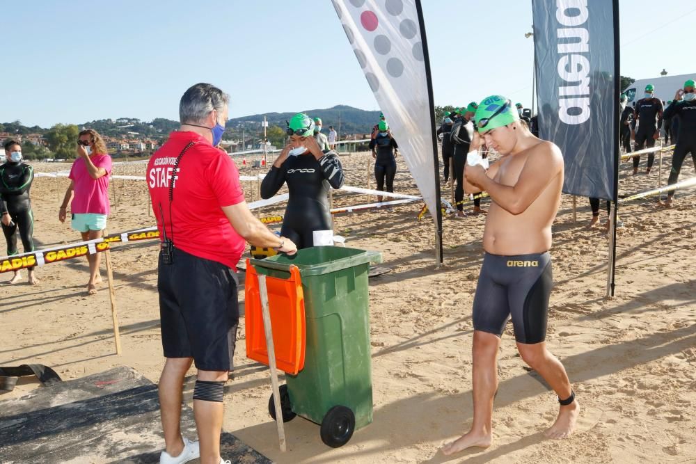 400 nadadores desafían a las aguas de Praia América. // Alba Villar