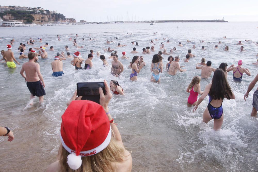 Primer bany de l'Any a 2018 - Sant Feliu de Guíxols